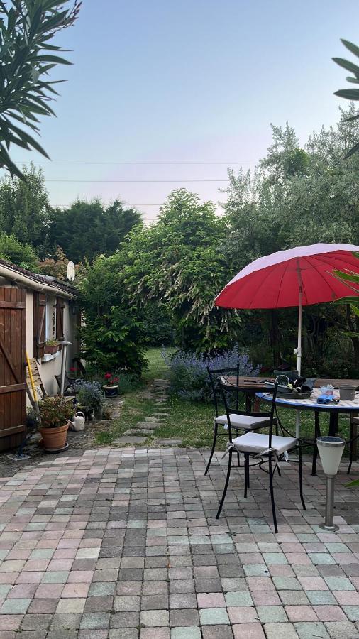 A Room And Garden Close To Paris Витри сюр Сен Екстериор снимка
